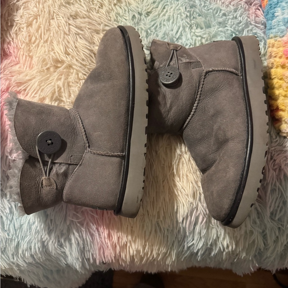 Gray Suede Ankle Boots with Fur Lining mint condition! - Picture 2 of 11
